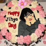 Park Ji-hyo Instagram - 🎀생일 축하해 주셔서 감사합니당🎀