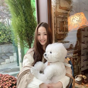 Park Min-young Instagram - 오늘날씨예쁘다🧡