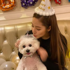 Park Min-young Instagram - 사랑하는 나의레옹이💛 happy 5th birthday 축하와 선물 편지 모두 잘받았어요 우리 레옹이까지 챙겨주셔서 넘나 감사해요. 그리고 더 사랑스러운 내 콩알들, 엄청나게 보고싶은밤입니다