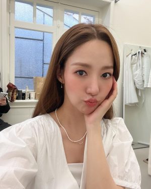 Park Min-young Instagram - 오늘은 무슨촬영일까여? 🤍