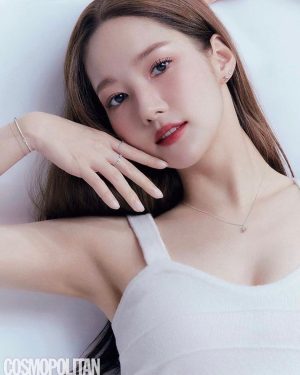 Park Min-young Instagram - 🌹