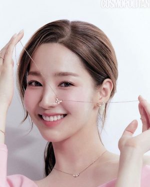 Park Min-young Instagram - 🌹