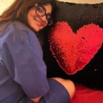 Parvathy Instagram - A sequined cushion at a party + me = happily ever after! 🦥🥳 📸 @smritikiran