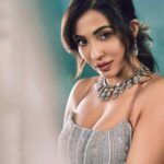 Parvatii Nair Instagram – Beauty lies in the eyes of the beholder they say. But have you seen this WOMAN? ❤️❤️

@paro_nair looking like an absolute angel 🫶🏼

Styling @soigne_official_ 
Photography @sudhakar.bichali 
Makeup @bhaminihairandmakeup 
Hair @mahi_hairstyliz 
Wearing @_anjali_jha_____ 
Jewelry @fineshinejewels 

#styling #fashionstylist #celebritystyle #indianwear #designersaree #glam #beautifulactress #parvatinair #kollywood #tamilcinema #goat #fashionmodel #photoshoot #fashionphotography #grey Chennai, India