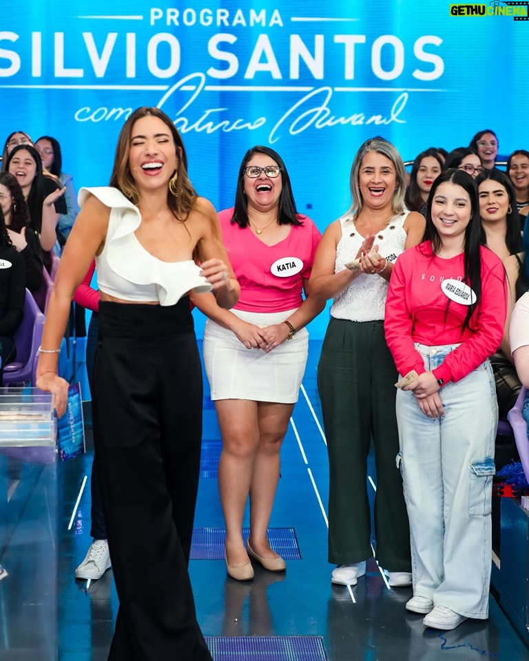 Patrícia Abravanel Instagram - É domingo, e nós estamos no ar! ❤️ Me conte o que mais estão gostando #ProgramaSilvioSantos 📸 @gabrielcardosofoto SBT - Sistema Brasileiro De Televisão