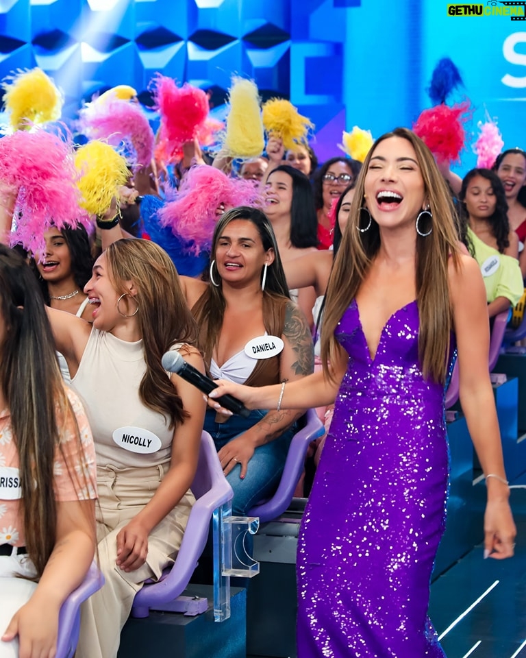 Patrícia Abravanel Instagram - Nossa festa já começou!!! Estamos no ar #ProgramaSilvioSantos 📸 @gabrielcardosofoto SBT - Sistema Brasileiro De Televisão