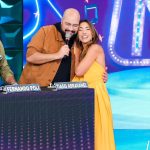Patrícia Abravanel Instagram - Nosso domingo tá incrível 💛💛💛 Espero você 20h, no SBT 📸 @gabrielcardosofoto SBT - Sistema Brasileiro De Televisão