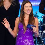 Patrícia Abravanel Instagram - Nossa festa já começou!!! Estamos no ar #ProgramaSilvioSantos 📸 @gabrielcardosofoto SBT - Sistema Brasileiro De Televisão