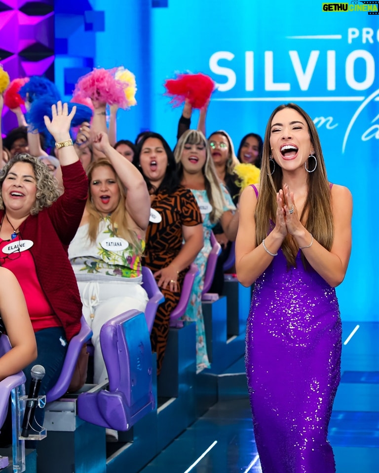 Patrícia Abravanel Instagram - Nossa festa já começou!!! Estamos no ar #ProgramaSilvioSantos 📸 @gabrielcardosofoto SBT - Sistema Brasileiro De Televisão