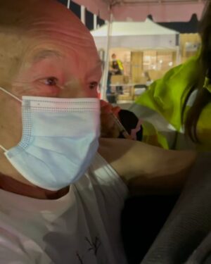 Patrick Stewart Instagram - How do we say thank you to the health workers and scientists for their sacrifice and service? Receive the vaccine as soon as one can to lessen their load and keep wearing a mask to protect fellow citizens. In my 80th year, I am grateful and hopeful for better days ahead.