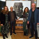 Patrick Stewart Instagram - Several dear friends, especially @lucy_yeomans and my longtime agent @paullyonmaris, hosted this lovely evening in London to celebrate the publication of #MakingItSo. During the party, the remarkable artist @jasonbrooksartist unveiled this portrait — this was a complete surprise and made even more special that Jason was there. Thank you so very much, Jason, and to all the friends who joined me.  📸: @jedcullenphoto @davebenett @1hotel.mayfair