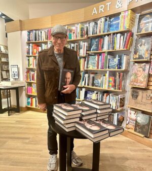 Patrick Stewart Instagram - I’m not going to lie…this felt naughty! ✏️📚Freshly signed copies of #MakingItSo waiting for you at @BNPhillyPA.