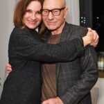 Patrick Stewart Instagram - Several dear friends, especially @lucy_yeomans and my longtime agent @paullyonmaris, hosted this lovely evening in London to celebrate the publication of #MakingItSo. During the party, the remarkable artist @jasonbrooksartist unveiled this portrait — this was a complete surprise and made even more special that Jason was there. Thank you so very much, Jason, and to all the friends who joined me.  📸: @jedcullenphoto @davebenett @1hotel.mayfair