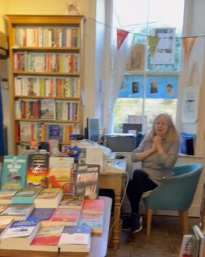 Patrick Stewart Instagram - Saw my memoir in the window of The Woodstock Bookshop in Oxfordshire and thought I’d pop in…