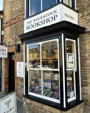 Patrick Stewart Instagram - Saw my memoir in the window of The Woodstock Bookshop in Oxfordshire and thought I’d pop in…