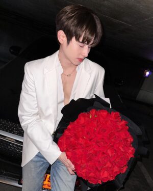 Patsit Permpoonsavat Instagram - Lucky to have you, my fans ❤️ #HappyValentinesDay
ขอบคุณดอกไม้สวยๆจาก @thansaflowers 
#ValentinesDay