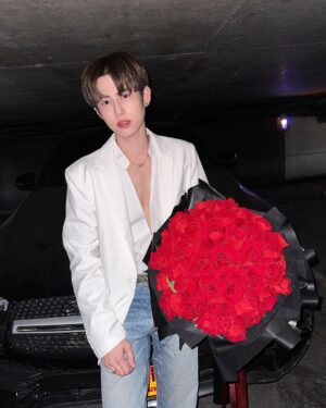 Patsit Permpoonsavat Instagram - Lucky to have you, my fans ❤️ #HappyValentinesDay
ขอบคุณดอกไม้สวยๆจาก @thansaflowers 
#ValentinesDay