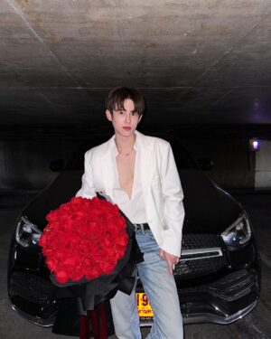 Patsit Permpoonsavat Instagram - Lucky to have you, my fans ❤️ #HappyValentinesDay
ขอบคุณดอกไม้สวยๆจาก @thansaflowers 
#ValentinesDay