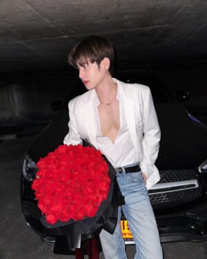 Patsit Permpoonsavat Instagram - Lucky to have you, my fans ❤️ #HappyValentinesDay
ขอบคุณดอกไม้สวยๆจาก @thansaflowers 
#ValentinesDay