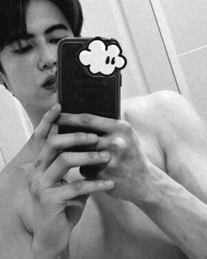 Patsit Permpoonsavat Instagram - กลับไทยแล้วมันร้อนนิหน่าา 😉 After gym belike…