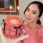 Pattarasaya Kreursuwansiri Instagram - แต่งตัวให้เข้ากับเค้กปะป๊าค่ะ🥰🎂 เค้กวันเกิดปะป๊าค่าา😁