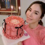 Pattarasaya Kreursuwansiri Instagram - แต่งตัวให้เข้ากับเค้กปะป๊าค่ะ🥰🎂 เค้กวันเกิดปะป๊าค่าา😁