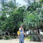 Pattarasaya Kreursuwansiri Instagram - แดดมาแล้วค่ะซิสส🤩😍💛 @bababeachclub.natai #bababeachclub #Pimplus_PR #guess #faurelepage Baba Beach Club Natai by Sri panwa
