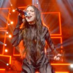 Paty Cantú Instagram - Así suena 𝓃𝓊ℯ𝓈𝓇ℴ dúo de 𝒞𝓁𝒶𝓋ℴ 𝓆𝓊ℯ 𝓈𝒶𝒸𝒶 ℴ𝓉𝓇ℴ 𝒸𝓁𝒶𝓋ℴ en el 𝔽𝕖𝕝𝕚𝕫 𝔹𝕣𝕖𝕒𝕜𝕦𝕡 𝕋𝕠𝕦𝕣 ❤️‍🩹 Nos vemos el 28 de septiembre en el Teatro Metropolitan! Gracias por hacer otro #soldout!! ♥️🙏🏼🙌🏼👏🏼 Si se quedaron con las ganas aquí en cdmx, nos vemos el 20 𝚍𝚎 𝚍𝚒𝚌𝚒𝚎𝚖𝚋𝚛𝚎 también! Los boletos están disponibles ya en @ticketmaster_mx Recuerden que cada fecha traerá nuevas sorpresas! Desde el vestuario, canciones (sigo leyendo y escuchando lo que me piden), abridores e invitados… Los amo! #dramaqueen #felizbreakuptour #cantautora #laotra #patycantu 🎭👑