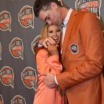 Pau Gasol Instagram - H🏀F The orange jackets needed their own moment 🍊🧡😜 Basketball Hall of Fame
