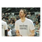 Pau Gasol Instagram - An incredible teammate and an incredible Hall of Fame career 🙌 @paugasol | #23HoopClass