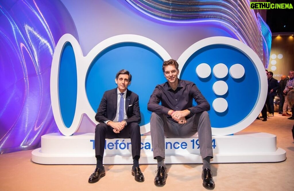 Pau Gasol Instagram - Todo un privilegio poder compartir tecnología e innovación en el #MWC24 con nuestro gran embajador @paugasol ¡Gracias por la visita! MWC Barcelona