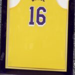 Pau Gasol Instagram - Un año de esta gran noche. ERES LEYENDA, PAU 💜💛