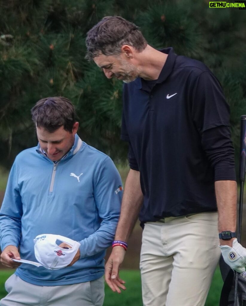 Pau Gasol Instagram - I’m so thankful to have being a part of this year @attproam! Unbelievable moments shared on and off the golf course with my partner @grilloemiliano and my caddie #KevinHanssen! #LoveGolf @pebblebeachresorts ❤️🙌🏼