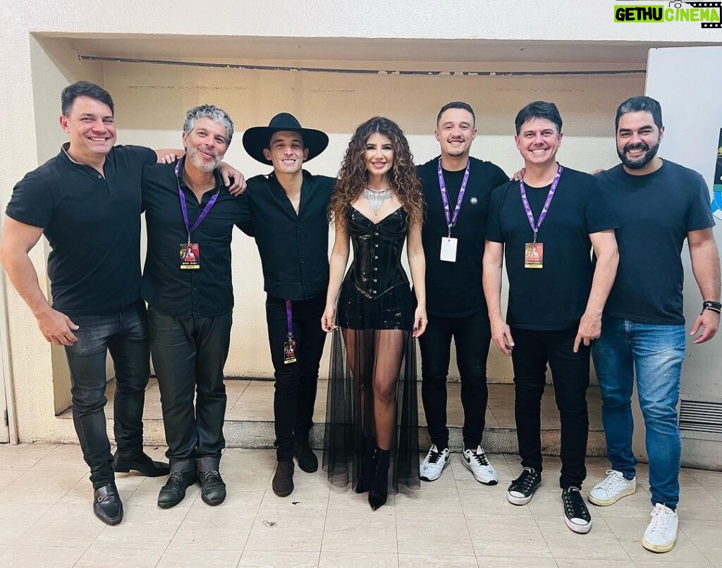 Paula Fernandes Instagram - #tbt com a minha banda após um show lindo e inesquecível no Casino Estoril 🇵🇹 Portugal
