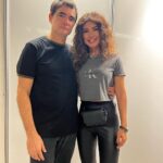 Paula Fernandes Instagram - Registro de um dia pra nunca mais esquecer. Vocês deixaram um legado de hits difícil de alcançar @skankoficial Que bom ter o privilégio de assistir a este espetáculo de som e poesia, diante de uma multidão que lotou o Mineirão. Obrigada pela recepção carinhosa @samuelrosaoficial