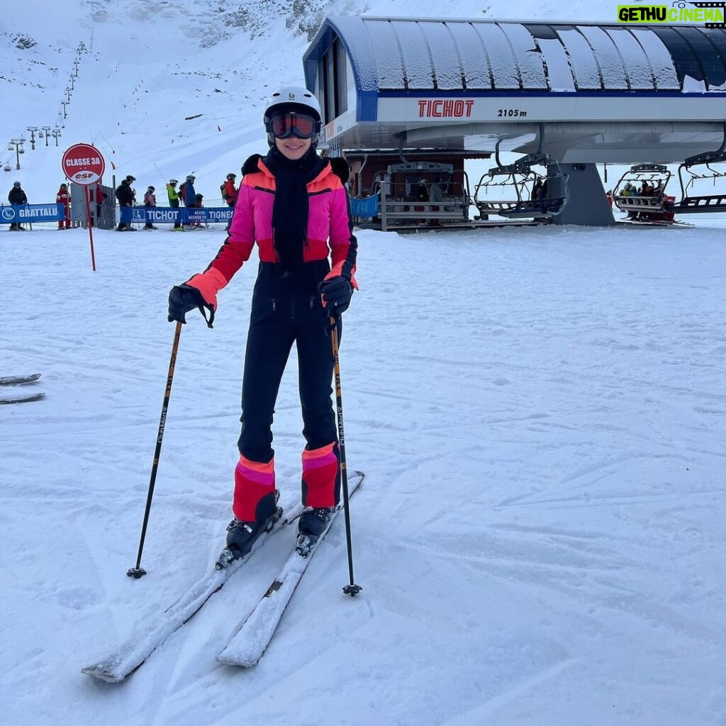 Paula Fernandes Instagram - Para quem disse França… acertou! Aqui estou novamente para mais algumas aulinhas de ski ⛷ Tignes