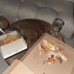 Paula Gonu Instagram - cuál os comeríais ahora mismo?? 1. calzone de jamón y champiñones con mucho queso 2. pan congelado anteriormente y chamuscado en el horno en un intento de tostarlo 3. palomitas de bolsa 4. alcaparras gordas y picantitas 5. humus, pan masa madre, ensalada queso de cabra y boniato frito con salsa (y una cocscola y unas lays gourmet) 6. poke de salmón con un poco de todo y salsa picante 7. ensalada rica de menú y unas coquinas con una cocacola y pan 8. sepia a la plancha con quito y perejil y una manzanilla 9. Crema de verduras, 1L de agua y piña 10. tagliatelle con salsa de tomate, Heura, espinacas y queso de cabra