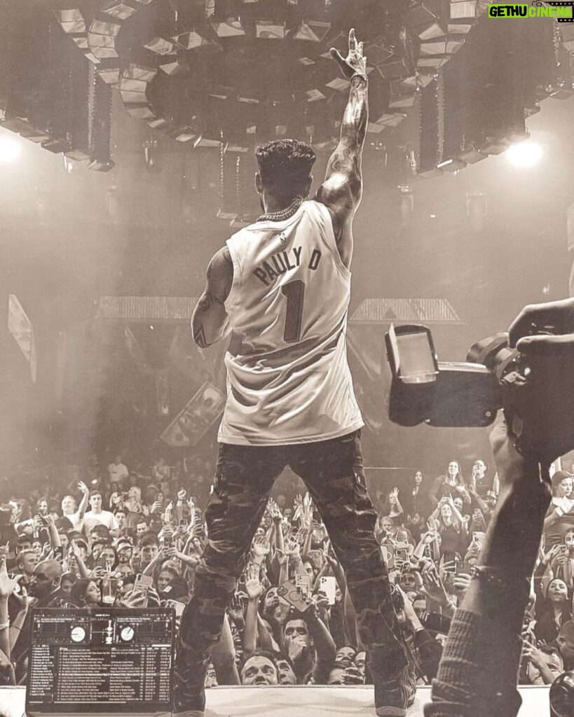 Pauly D. Instagram - Happy Thanksgiving 🦃🍽 Thankful And Grateful For Moments Like This With You All 🙏🙌 @livmiami LIV Miami