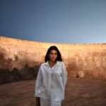 Pavitra Punia Instagram - A breeze playing with hair 🌙 a cycle of moon right on top my head. Companions @hermes @zara @mango & @cartier #pavitrapunia #pavitraapuniya #breeze #moon #soul #light Disclaimer: the above captions are a matter of copyright. Before copying or publishing in quotes kindly mention the credits.