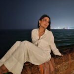 Pavitra Punia Instagram - A breeze playing with hair 🌙 a cycle of moon right on top my head. Companions @hermes @zara @mango & @cartier #pavitrapunia #pavitraapuniya #breeze #moon #soul #light Disclaimer: the above captions are a matter of copyright. Before copying or publishing in quotes kindly mention the credits.