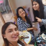 Pavitra Punia Instagram - Coffee ☕️ with my gals 👧 👧 @sinhavantika @moushumibanerji #pavitraapuniya