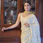 Pavitra Punia Instagram - This saree has my heart ❤️ Thank you @zalfrombenaras And Ankita @connectedforfashion #pavitrapunia #pavitraa #pavitraapuniya