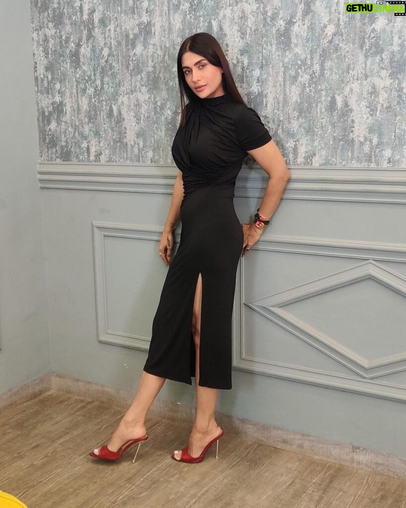 Pavitra Punia Instagram - 💋 #pavitrapunia #pavitraapuniya #pavitra Black will suit me this year isn’t