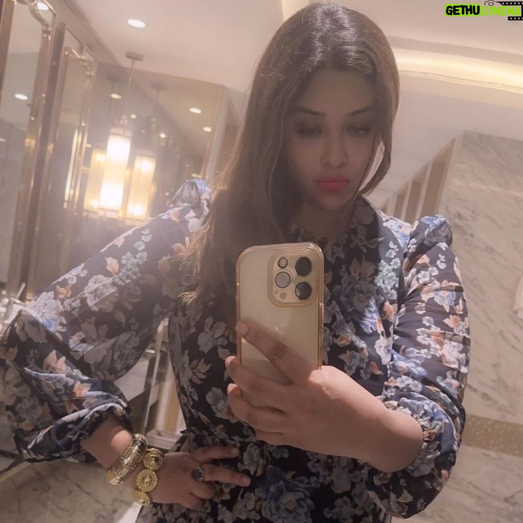 Payal Ghosh Instagram - Lovely @jwkolkata 😍☝🏻 #jwmarriott #kolkata #funtime #happiness 🖤 #payalghosh JW Marriott Hotel Kolkata