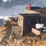 Pedro Scooby Instagram - Hora de relembrar essa bomba surfada pelo @pedroscooby na última edição do Gigantes de Nazaré!🏄‍♂️😜 Esse ano tem mais, hein? Será que o Scooby vai pegar a maior onda da sua vida nesta temporada? 🌊😍 🏄🏽‍♂️👨🏻‍✈️ @pedroscooby @nicvonrupp #gigantesdenazaré #gigantesdenazare #teampedroscooby #nazareportugal #surfing #esportesradicais Nazaré - Portugal