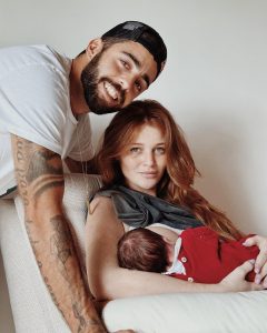 Pedro Scooby Instagram - Chegou o grande dia! Nossa princesa guerreira Aurora está em casa! Sem palavras para agradecer toda a equipe da @qualicorp ❤️ nunca na vida vamos esquecer o que vocês fizeram por nós! Aos médicos: Dr Jofre, Gilmar que a operou, Flavia nossa anestesista e fotógrafa ( que deixou tudo mais leve na hora do parto 🎶), Vivi, nossa obstetra que acompanhou tudo desde o começo e toda a equipe da Perinatal Laranjeiras! Nossa gratidão eterna a vocês! 🙏🏼 Aos meus amigos e familiares que fizeram de tudo para tornar esse momento o mais leve possível! E claro, todas as orações e boas energias enviadas nesse momento por todos, que foi muito difícil, mas conseguimos ser fortes e seguir em frente. Bem vinda Aurora! ❤️
