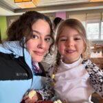 Pelin Akil Instagram - En son foto mesaj içerir. Mesajı alan ❤️ koysun 😂 Koşturmacadan kızların ilk kez kayak yaptığı tatilden hiçbişi paylaşmamışım. @swayhotels #reklam Sway Hotels