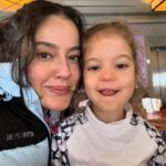 Pelin Akil Instagram - En son foto mesaj içerir. Mesajı alan ❤️ koysun 😂 Koşturmacadan kızların ilk kez kayak yaptığı tatilden hiçbişi paylaşmamışım. @swayhotels #reklam Sway Hotels