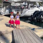 Pelin Akil Instagram - İlk parmak arası terlik deneyimi. Sonuç: Sevilmedi, bu videodan hemen sonra değiştirildi :) #love #mygirls #twins ❤️❤️🧿🧿