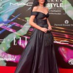 Pelin Akil Instagram - Dün harika bi geceydi, beni dün gece Elle Award’s a hazırlayan beni benden daha çok düşünen tüm arkadaşlarım hepinizi çok seviyorum. Uzun eteğim nasıl da birdenbire party kıyafetine dönüştü bknz son fotoğrafa 😉❤️